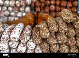 Saucisson artisanal des Madonies Siciliennes  (Boyau naturel viande de porc sans colorant ni conservateurs) les 2 pièces 300g