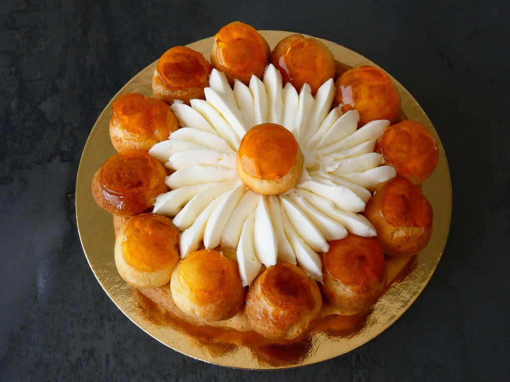 Saint Honoré Poire 6p. Pâte feuilletée, Choux, Crème Diplomate vanille, Caramel, Confit de poire et dés de poire, Chantilly vanille jeudi 27 mars