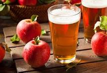 Verre de jus de pomme