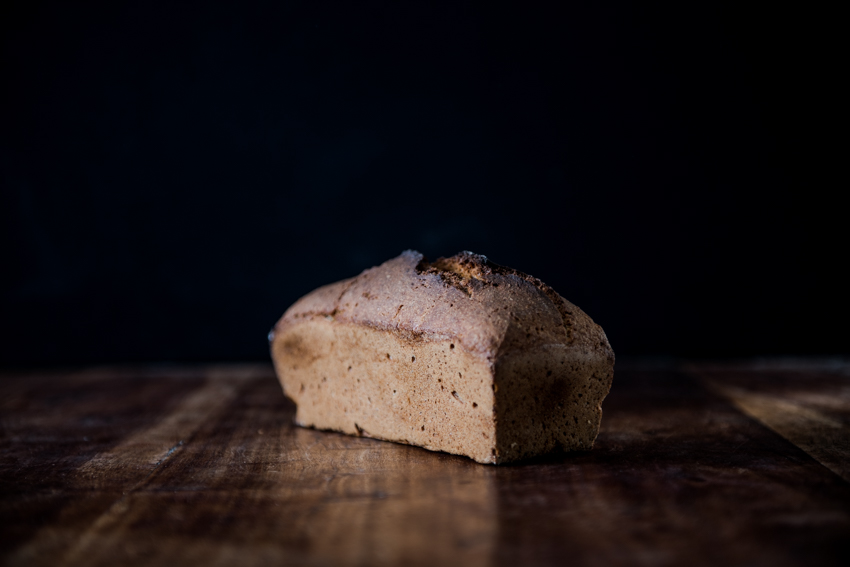 Pain de campagne Sportif forme moulé (levain de seigle 10%, farine bise, noisettes torréfiées, raisins, framboise et myrtilles) 500g