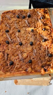 La pissaladière  (la portion).