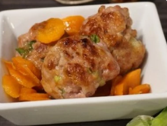 Boulettes de porc au zeste de citron, carotte et échalote nouvelle